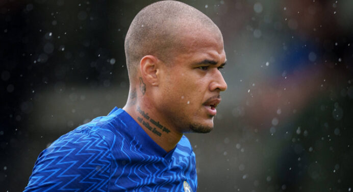 Contraprova para Covid-19 dá positivo, e Kenedy faz quarentena em Londres antes de assinar com Flamengo