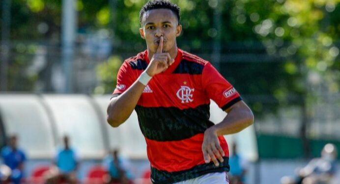 Clube europeu faz proposta por Lázaro, mas oferta inicial não agrada Flamengo