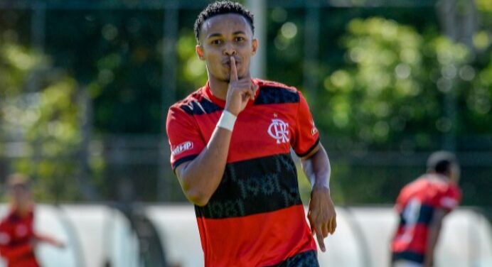 Lázaro festeja vitória sobre o Corinthians no Brasileirão sub-20 e agradece assistência de André: “Passe sensacional”