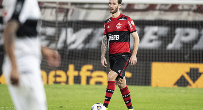 Clube francês demonstra interesse e sonda valores para contratar Léo Pereira, do Flamengo