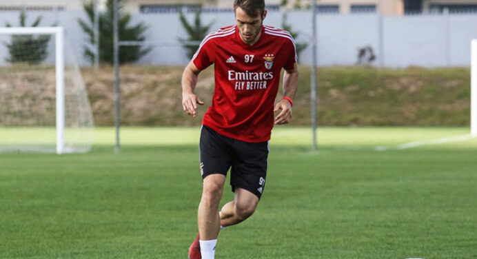Benfica aposta em ‘reforço interno’ e se distância cada vez mais de David Luiz; Flamengo monitora situação