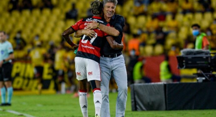 Renato destaca ‘força do Flamengo’ em jogo da classificação: “O estádio todo aplaudiu”