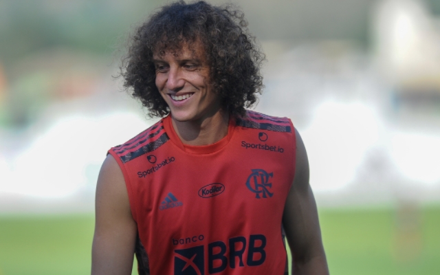 Isla se manifesta sobre críticas de torcedores do Flamengo: “É hora de  aposentar” - Coluna do Fla