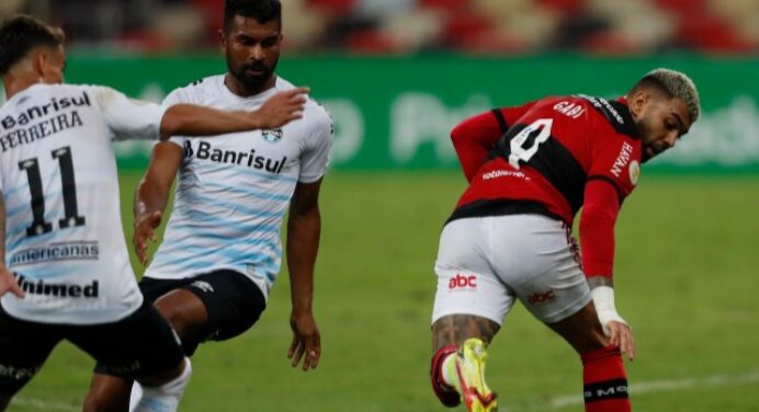 Após derrota para o Grêmio, Flamengo vê chances de título brasileiro caírem para 11%