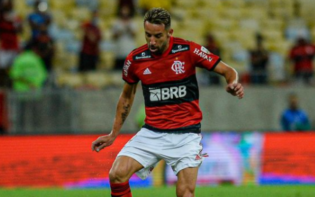 Isla assume camisa número 44 no Flamengo - Coluna do Fla