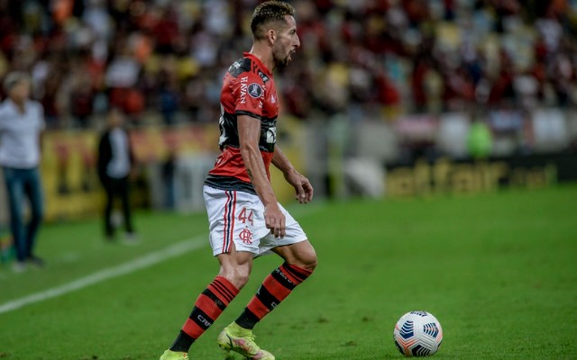 Isla desabafa após críticas no Flamengo: 'Nunca me canso de lutar