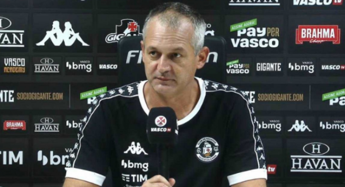 Em crise na Série B, Vasco ultrapassa o Fla e se torna clube nacional com mais trocas de técnico neste século