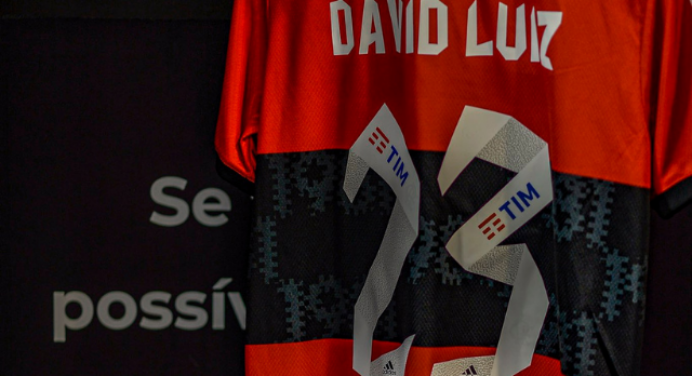 Flamengo conversa com David Luiz para lançamento de uma linha com produtos licenciados