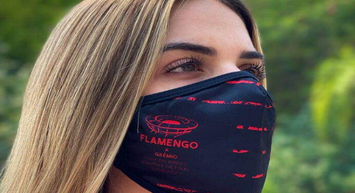 Flamengo comercializa máscaras personalizadas no Maracanã para jogo contra o Grêmio