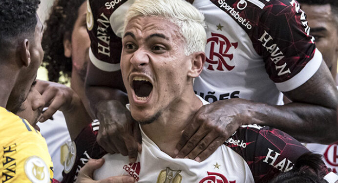 Pedro faz desabafo em rede social após marcar gol decisivo contra o Palmeiras