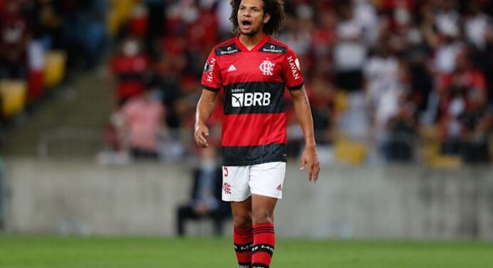 Arão lidera desarmes e interceptações e se destaca em vitória do Flamengo na Libertadores