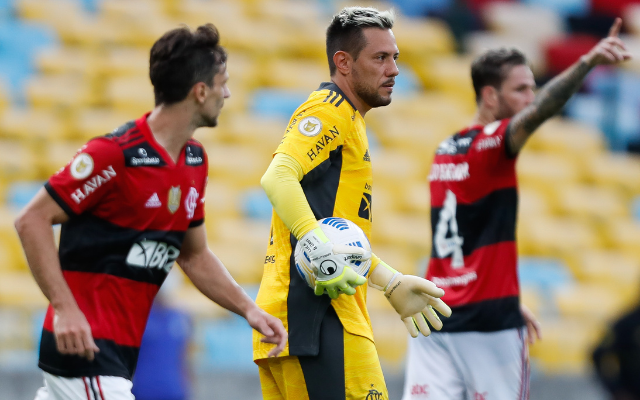 Flamenguistas nordestinos sofrem críticas de times locais, e Diego Alves rebate: “Torce pra quem quiser”