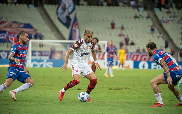 Flamengo emplaca três jogadores na Seleção Bola de Prata da 25ª rodada do Brasileirão