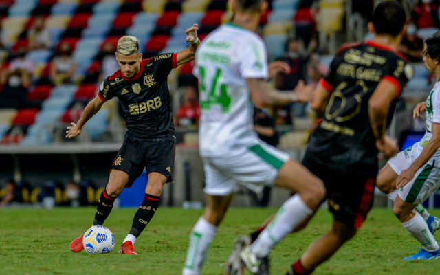 “Palmas de pé”: Atleta olímpico celebra golaço de Andreas Pereira contra o Juventude