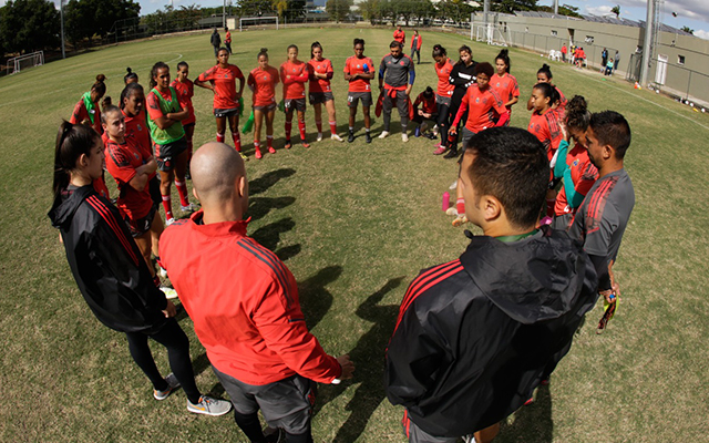 Coordenador de futebol feminino do Flamengo destaca benefícios da parceria com a Marinha 