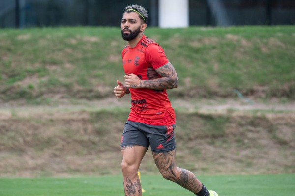 De volta contra o Athletico, Gabigol interage com internautas e aumenta expectativa por decisão