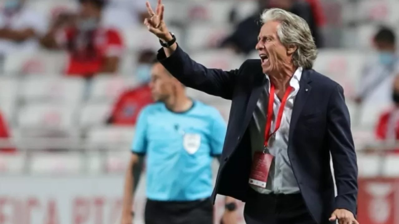 Torcedores do Benfica criam movimento "Devolver Jesus", com o objetivo de que treinador volte ao Flamengo