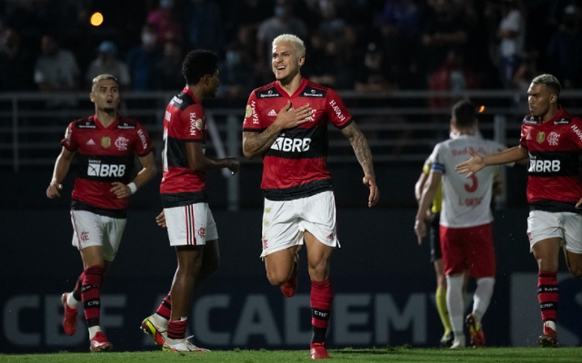 Pedro encosta em Bruno Henrique na artilharia do Flamengo na temporada; Gabigol lidera com folga