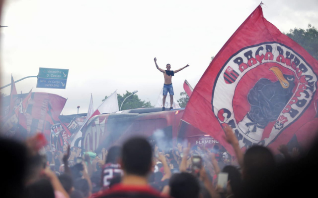 “Loucura”: jornal espanhol se impressiona com festa da torcida do Flamengo