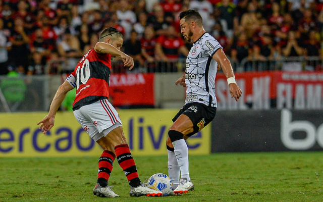 Fla marca com Léo Pereira nos acréscimos e vence Corinthians no Maracanã