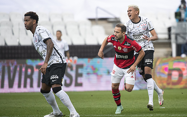 Flamengo e Corinthians entram em campo com objetivos distintos, mas precisando da vitória