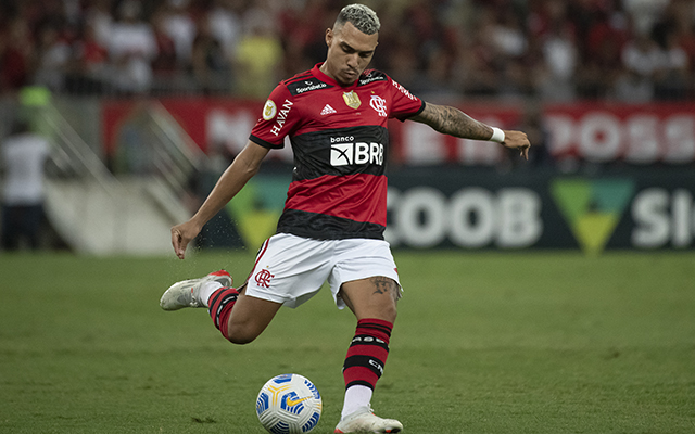 Maurício Souza avalia disputa por titularidade na lateral-direita do Flamengo
