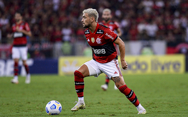 Renovação de Arrascaeta volta a ter entraves e Flamengo busca soluções