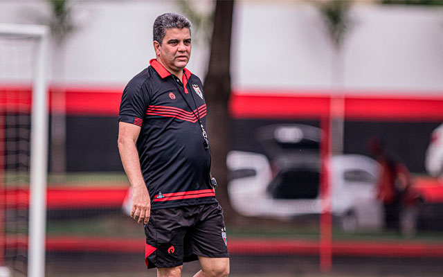 Marcelo Cabo desenha Atlético-GO para enfrentar o Flamengo; veja provável escalação