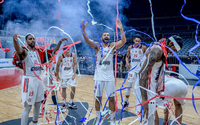 Flamengo não toma conhecimento do Bauru e encerra primeiro turno do NBB com vitória