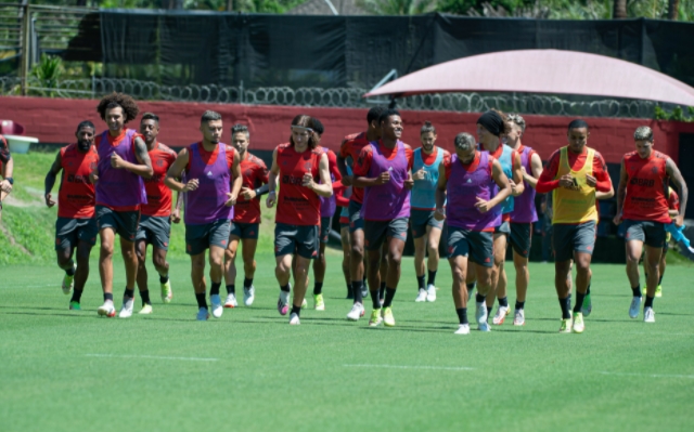 Dois jogadores do Flamengo testam positivo para Covid-19