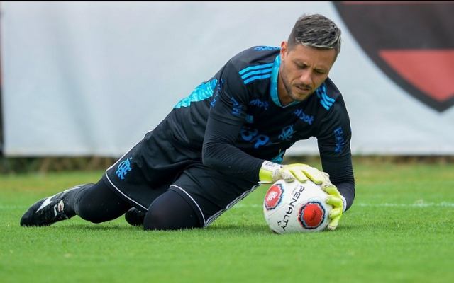 Diego Alves comemora estreia do time principal na temporada: “Vai começar”