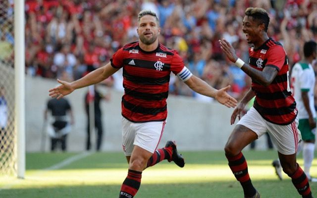 Diego Ribas relembra golaço no Maracanã com a camisa do Flamengo