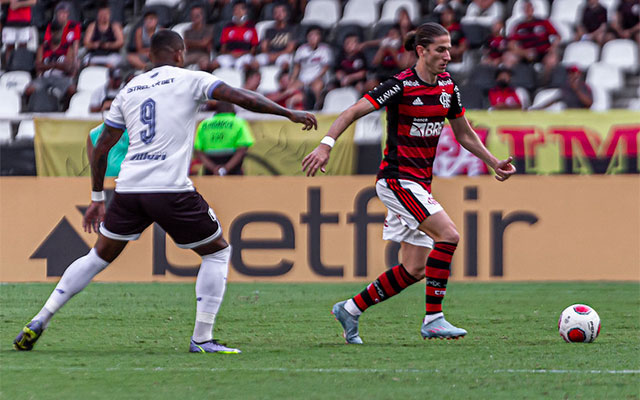 Filipe Luís avalia campanha do Flamengo e projeta semifinal do Campeonato Carioca