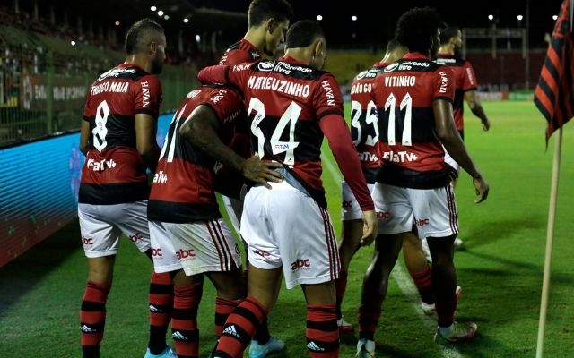 Com gol de estreante e show de Vitinho, Flamengo vence o Boavista pelo Carioca