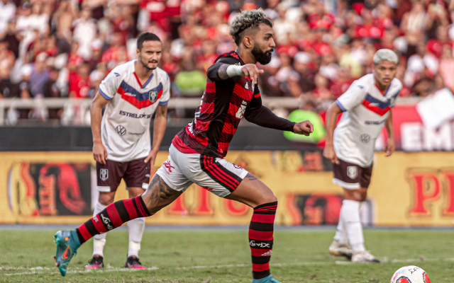 Gabigol assume artilharia do Carioca com ‘gol salvador’ nos minutos finais