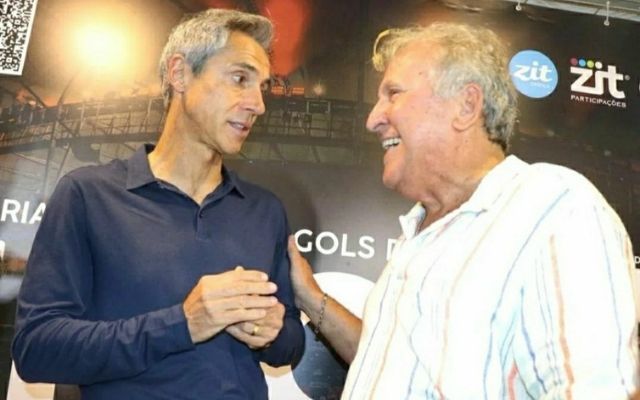 Paulo Sousa comparece a lançamento de livro sobre Zico e se rende ao Galinho