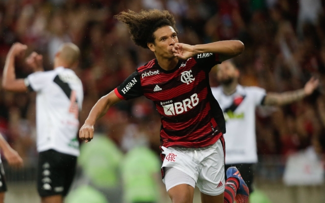 Willian Arão recebe sondagem de clube alemão, e Flamengo não pretende dificultar saída
