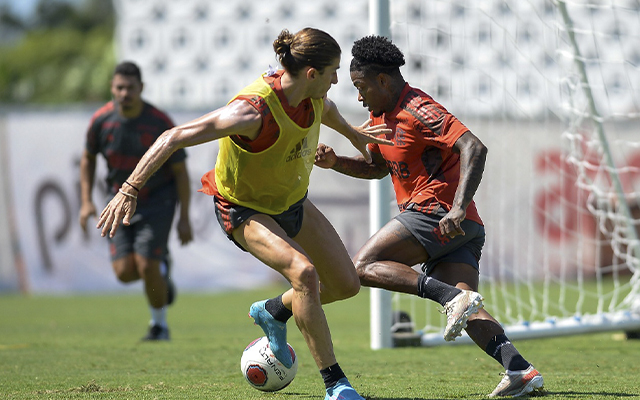 Filipe Luís rasga elogios a Marinho: “Tipo de jogador que desafia ao máximo um lateral”