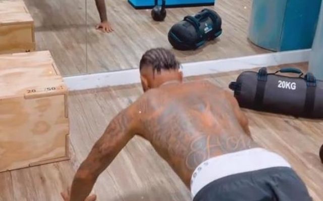 De olho na final do Carioca, Gabigol aparece com novo corte de cabelo