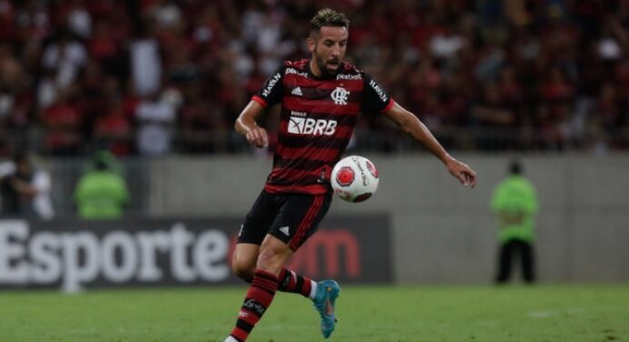 Ex-jogador do Flamengo, Isla é oferecido a time brasileiro