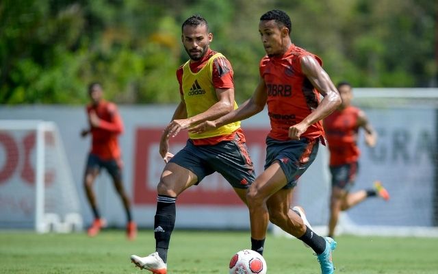 Thiago Maia treina normalmente e pode reforçar o Flamengo em clássico com o Vasco