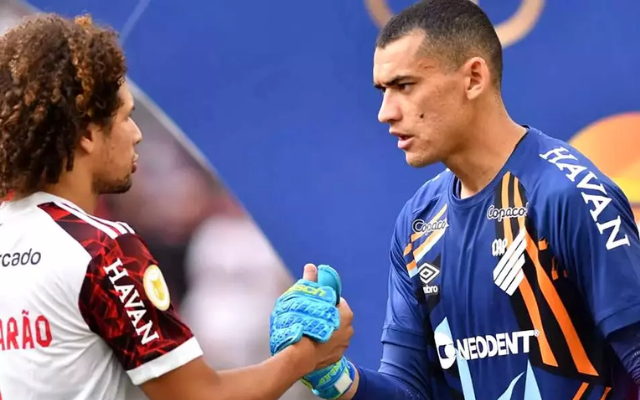 Presidente do Athletico abre jogo sobre conversas com Flamengo pelo goleiro Santos