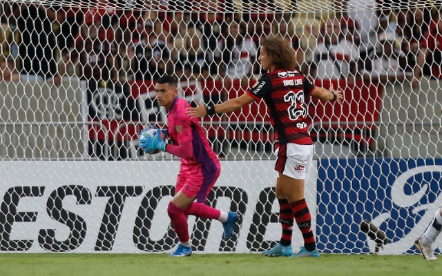 Flamengo tem apenas três zagueiros relacionados para encarar o São Paulo