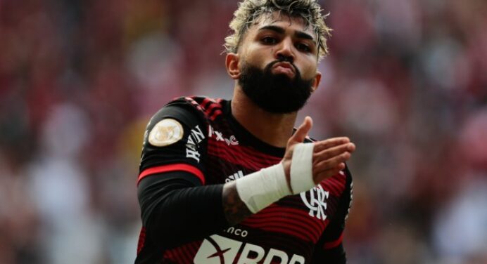 Gabigol deve completar 200 jogos pelo Flamengo neste domingo, contra o Ceará