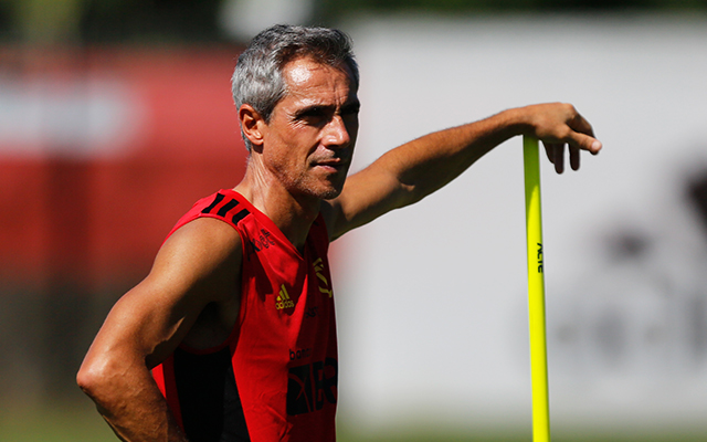 Paulo Sousa define time titular do Flamengo para encarar a Universidad Católica em treino nesta quarta