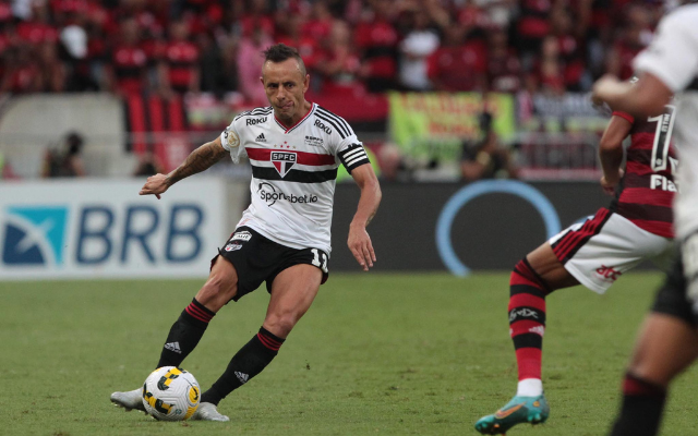 Rafinha dá resposta à provocação de torcedores do Flamengo