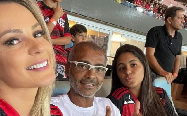 Vão chorar? Vascaínos se irritam após Romário ir ao Maracanã em jogo do Flamengo