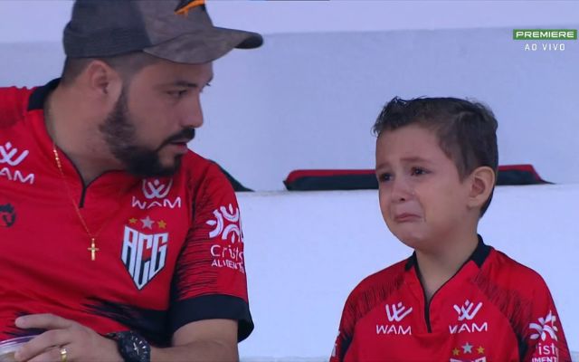 Gol de Bruno Henrique leva torcedor do Atlético-GO às lágrimas
