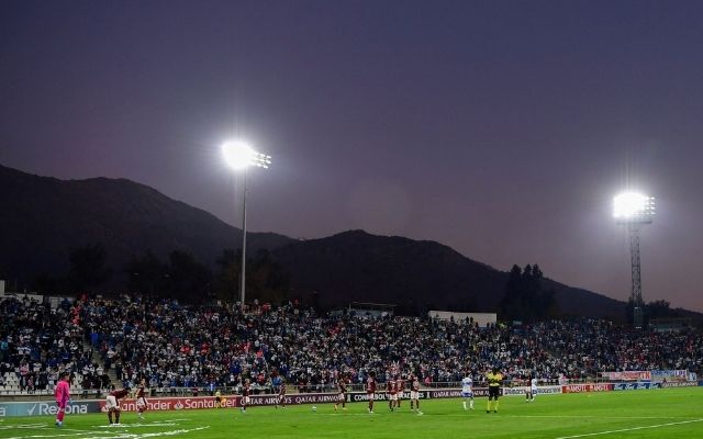 Torcida da Universidad Católica faz festa no Rio na véspera do jogo contra o Flamengo