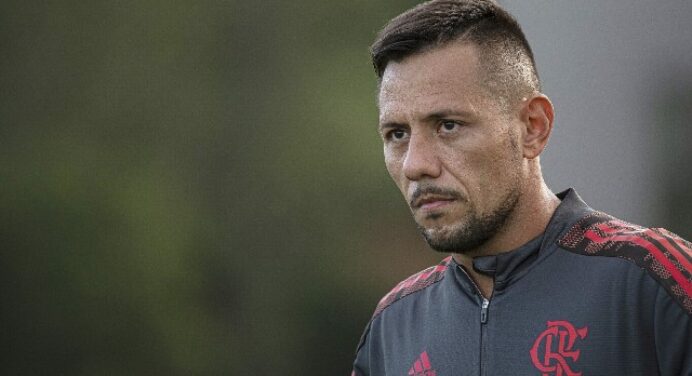 Déjà-vu? Paulo Sousa é o terceiro técnico que Diego Alves tem problemas